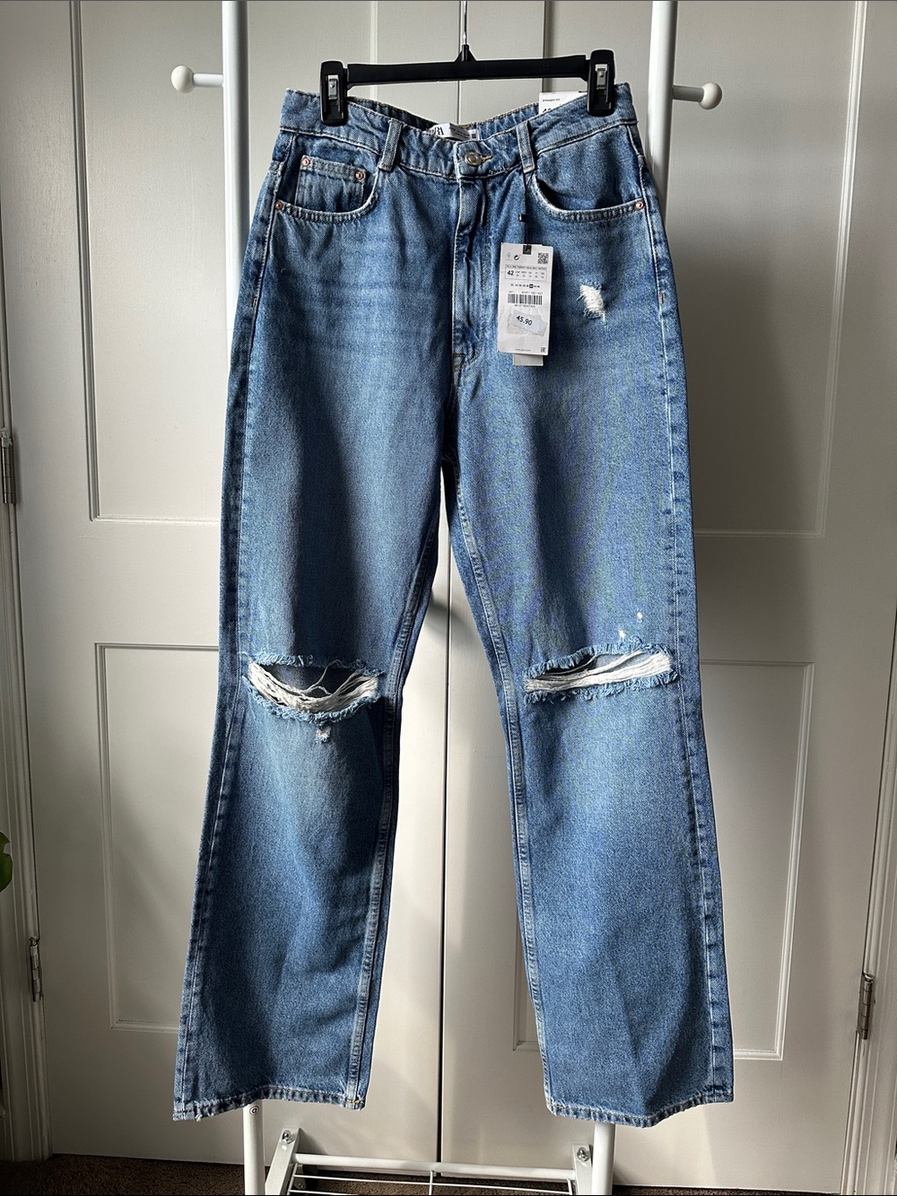 NWT Zara Women’s Straight-Leg Ripped Jeans in Medium Blue